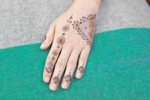 Simple Arabic Mehndi Designs for Left Hand