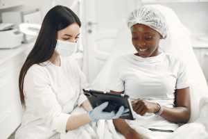 How Much Does a Dermatologist Make an Hour